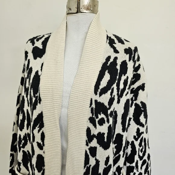 Who what wear animal print open front cardigan size LARGE - Picture 3 of 10